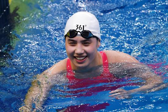 张雨霏以55秒62的成绩打破了刘子歌保持的亚洲纪录。